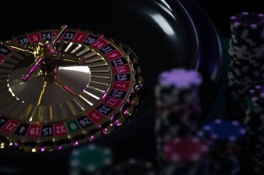 safir777 live-dealer blackjack table on mobile screen with dealer video and betting interface