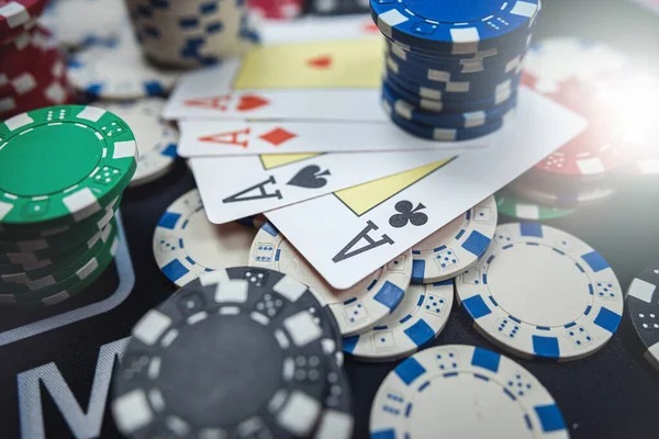 Specific total and pair betting options at safir777 table